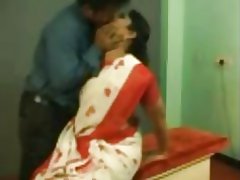 Hind aunty ish joyida jinsiy aloqa